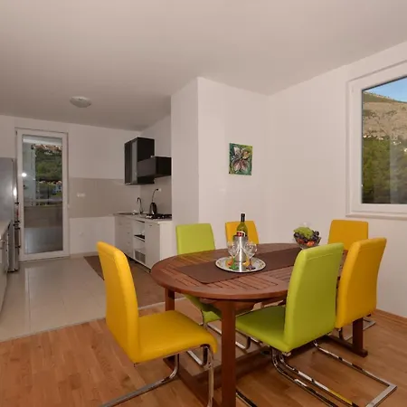 Happy Apartment *
